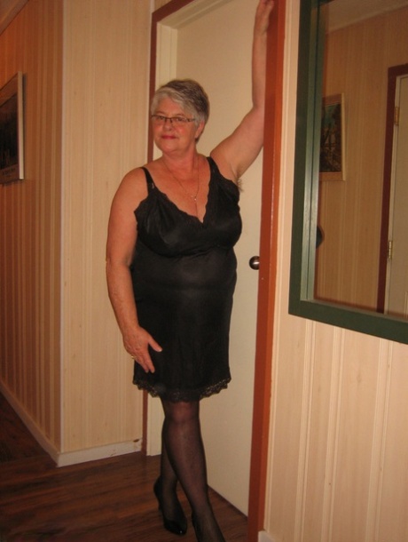 reife blonde, haarige MILF nacktheit nette galerie